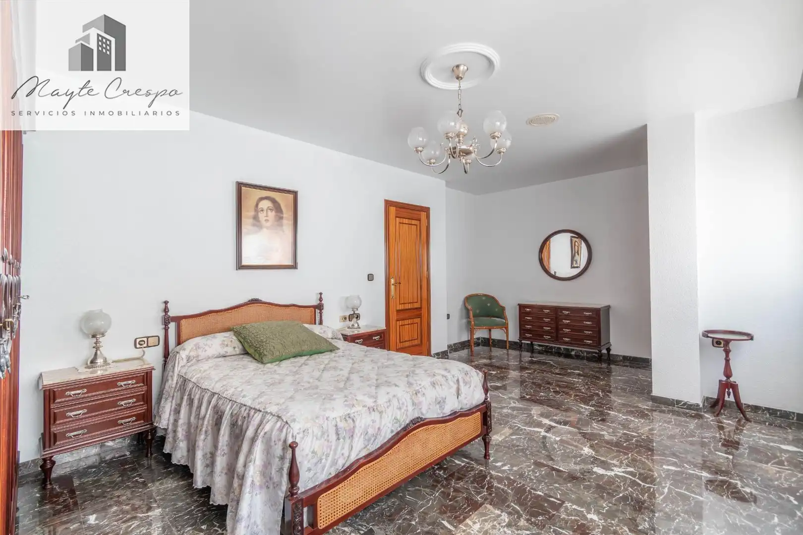 Habitación de Casa adosada en venta en Jun con Terraza, Amueblado y Alarma