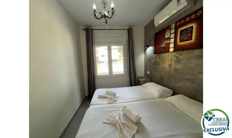 Casa aparellada amb piscina en venda a Carrer Montseny, imagen 7