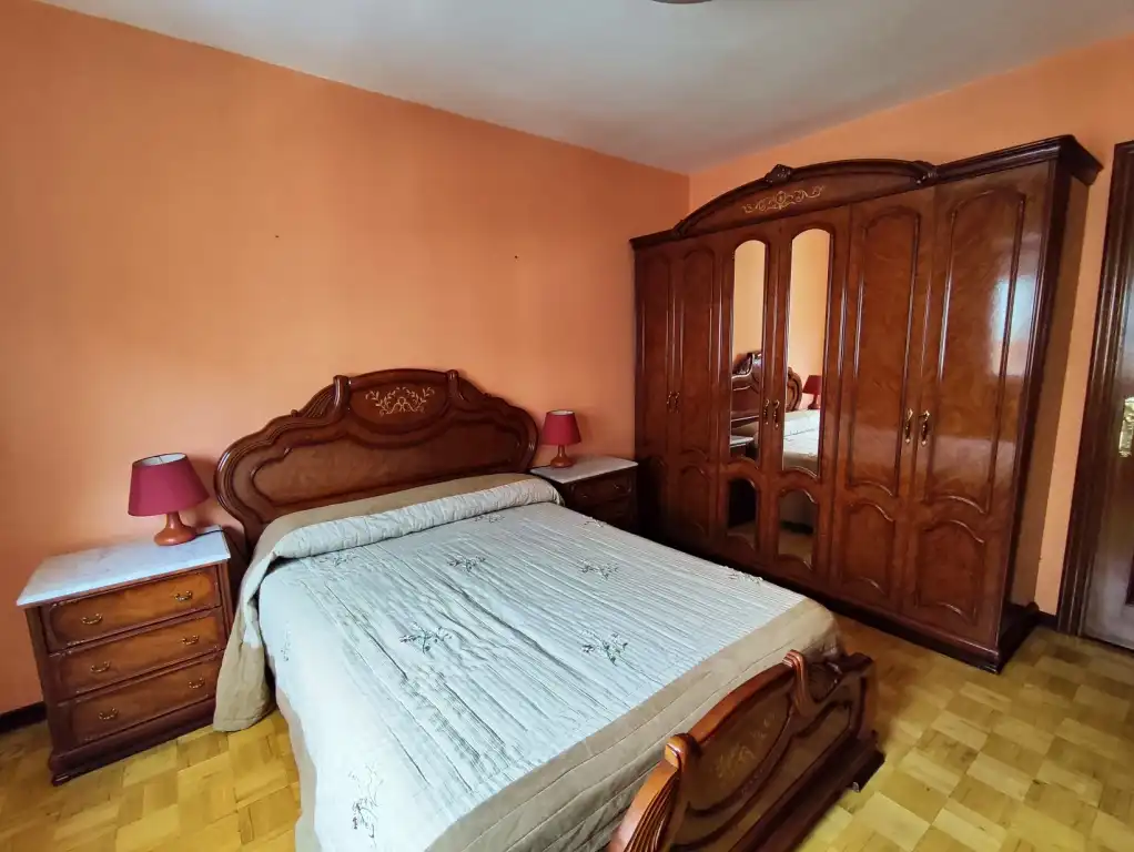 Habitación de Piso en venta en Gijón  con Calefacción, Parquet y Amueblado