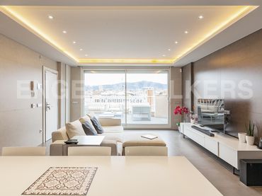 Penthouse mit Aufzug zum Verkauf in Eixample