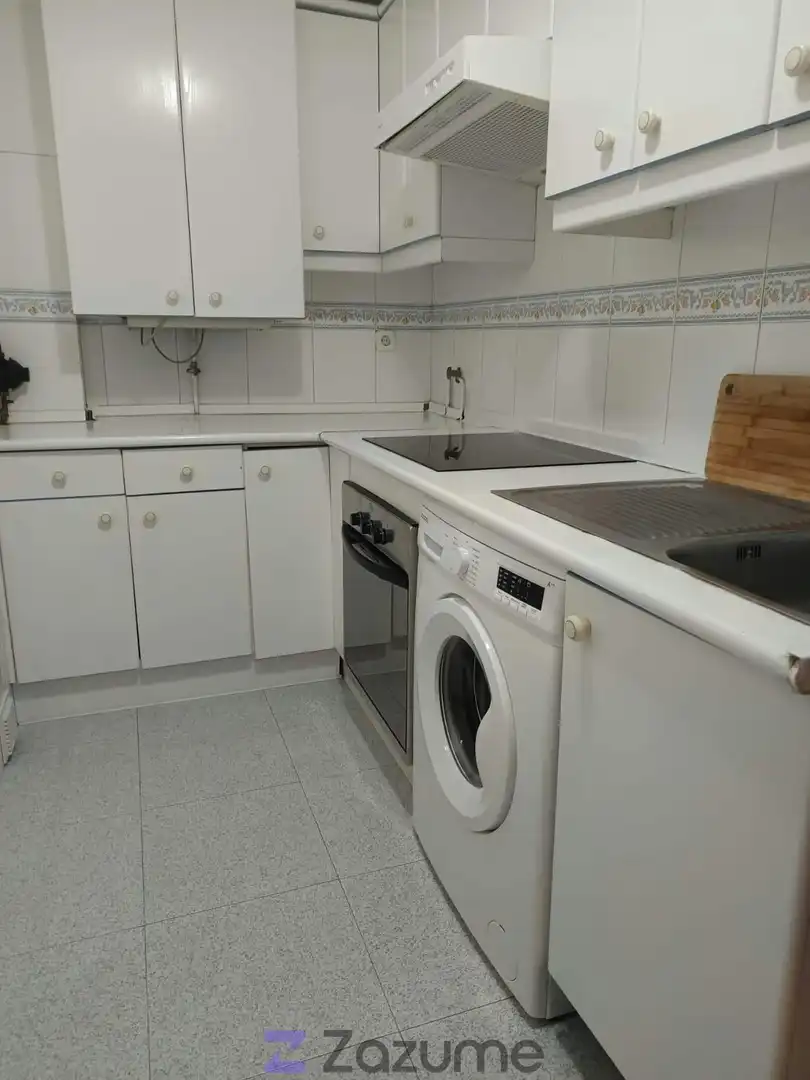 Cuina de Pis de lloguer en Sevilla la Nueva amb Calefacció, Jardí privat i Parquet