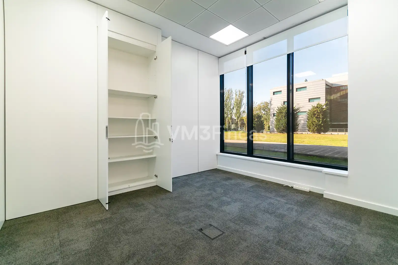 Büro zur Miete in El Prat de Llobregat mit Klimaanlage, Heizung und Terrasse