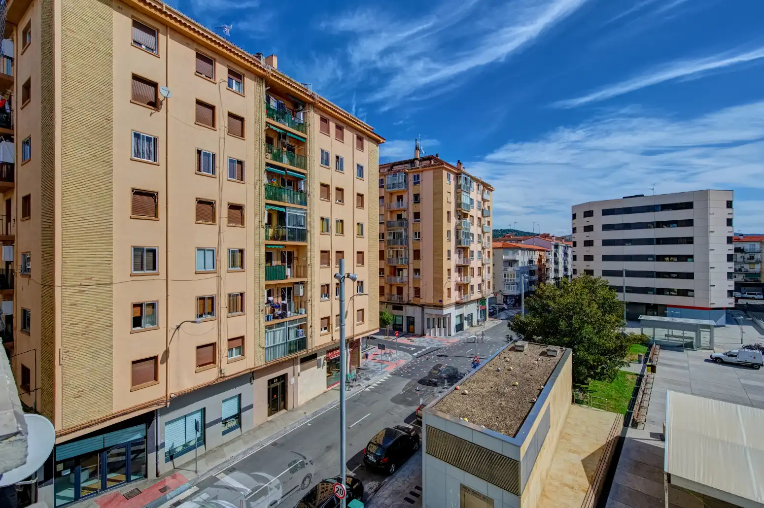 Vista exterior de Pis en venda en Burlada / Burlata amb Calefacció, Moblat i Balcó