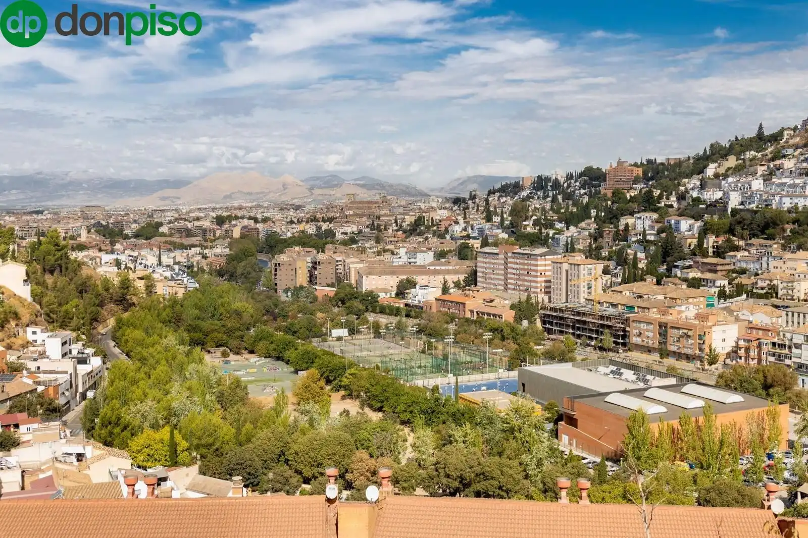 Vista exterior de Casa o chalet en venta en Granada con Aire acondicionado, Calefacción y Jardín privado