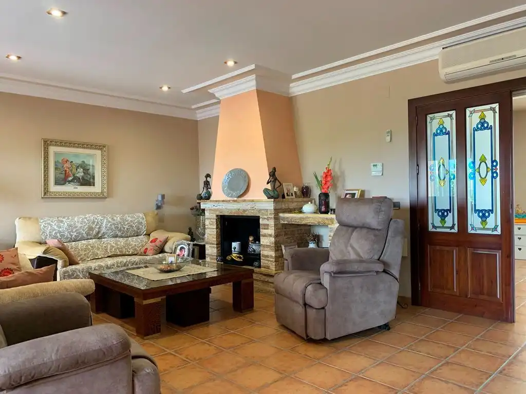 Sala de estar de Casa o chalet en venta en L'Alfàs del Pi con Aire acondicionado, Calefacción y Jardín privado
