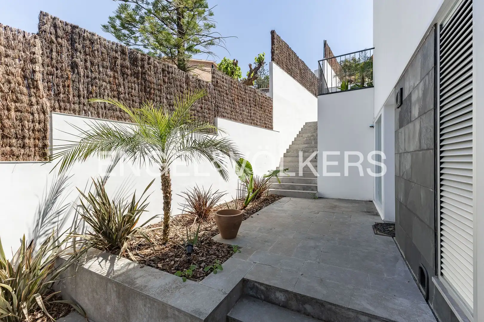 Terrassa de Casa o xalet en venda en Esplugues de Llobregat amb Aire condicionat, Calefacció i Jardí privat