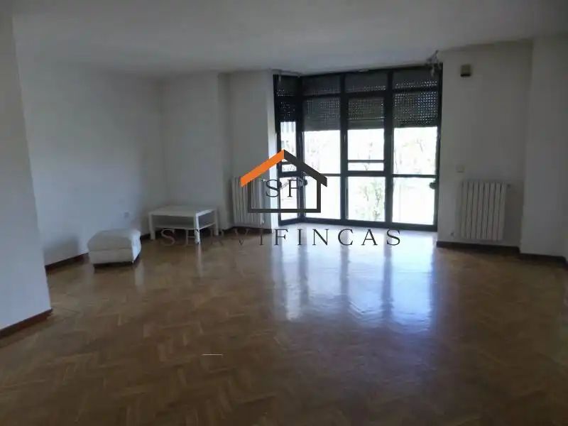 Außenansicht von Wohnung zum Verkauf in Madrid mit Klimaanlage, Heizung und Privatgarten