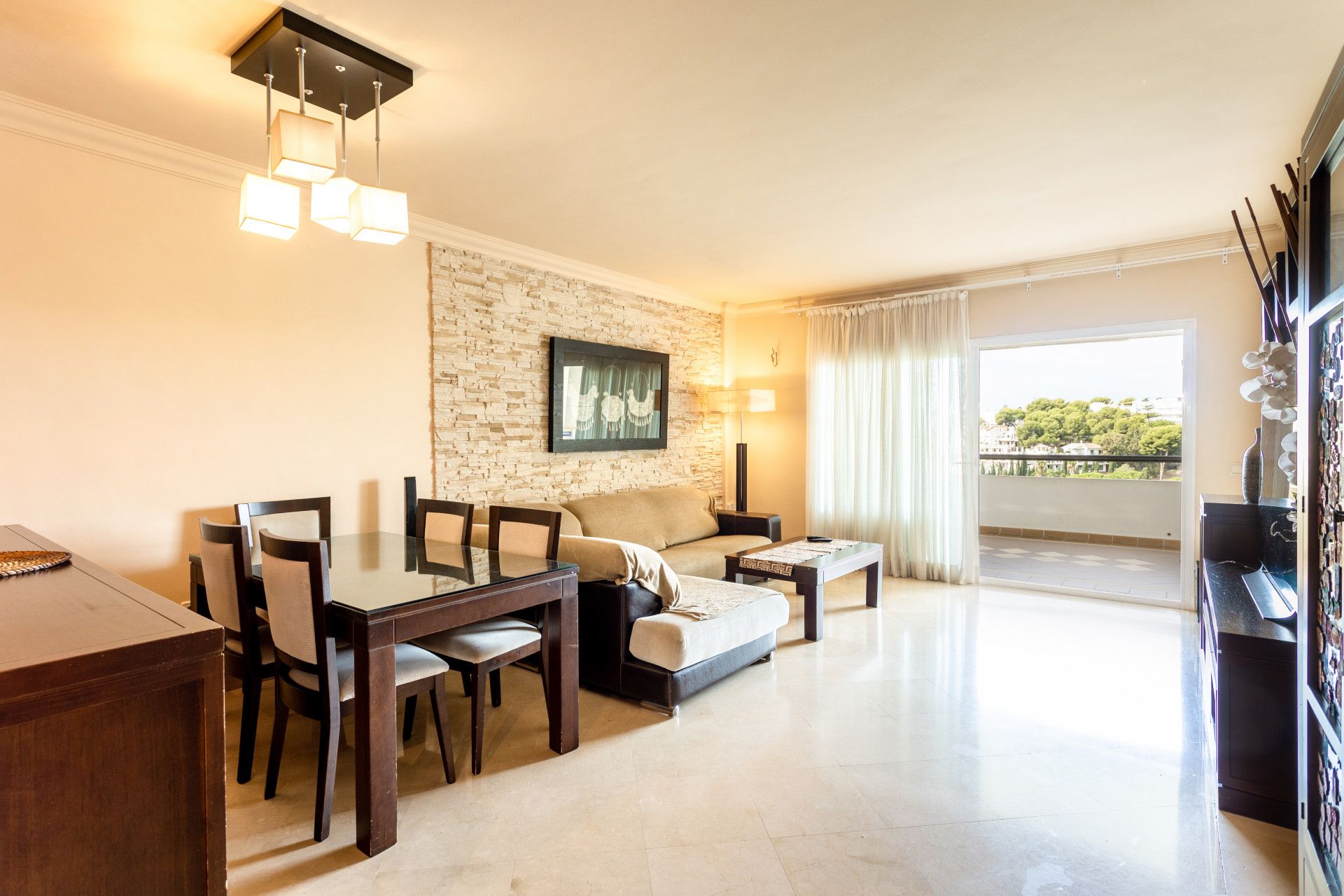 Living room of Apartment for sale in Marbella  with Air Conditioner, Terrace and Swimming Pool