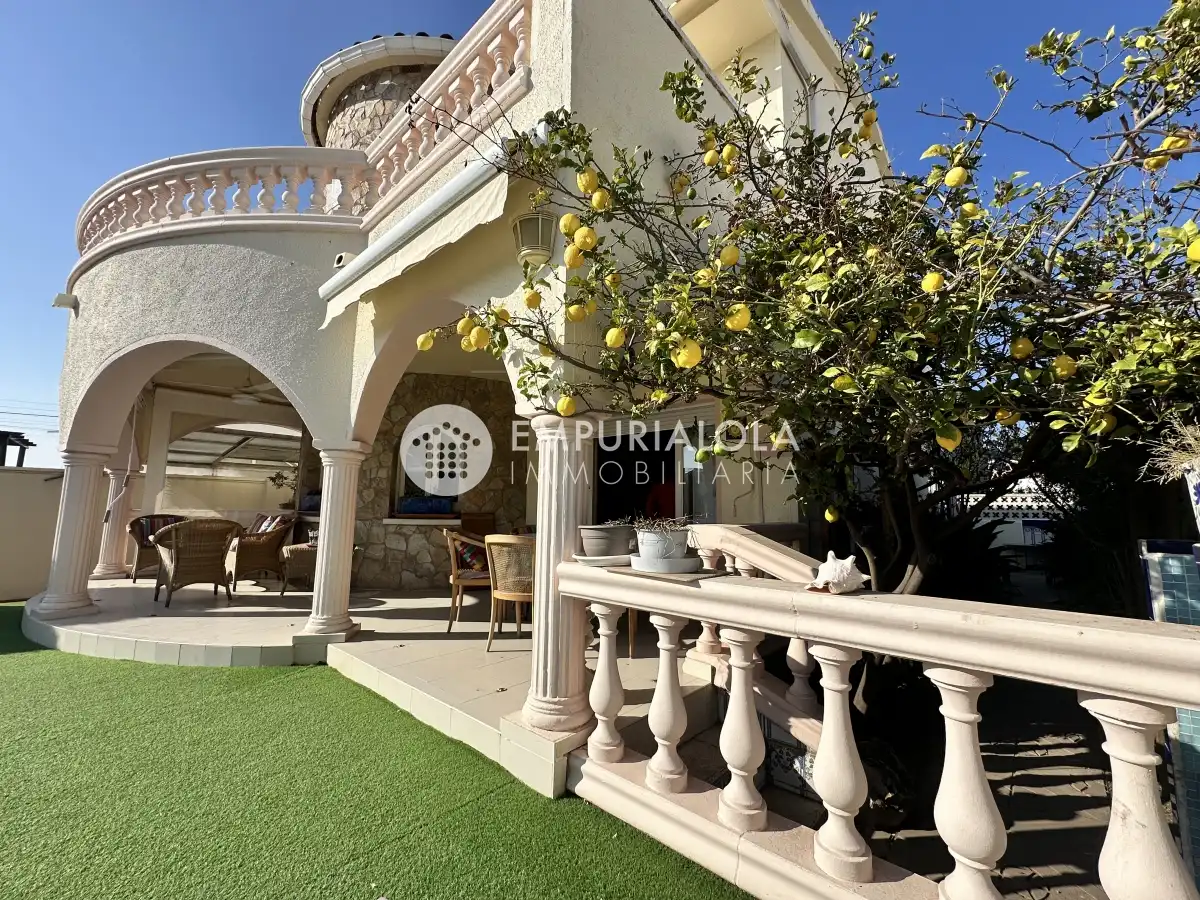 Terrassa de Casa o xalet en venda en Empuriabrava amb Aire condicionat, Jardí privat i Piscina