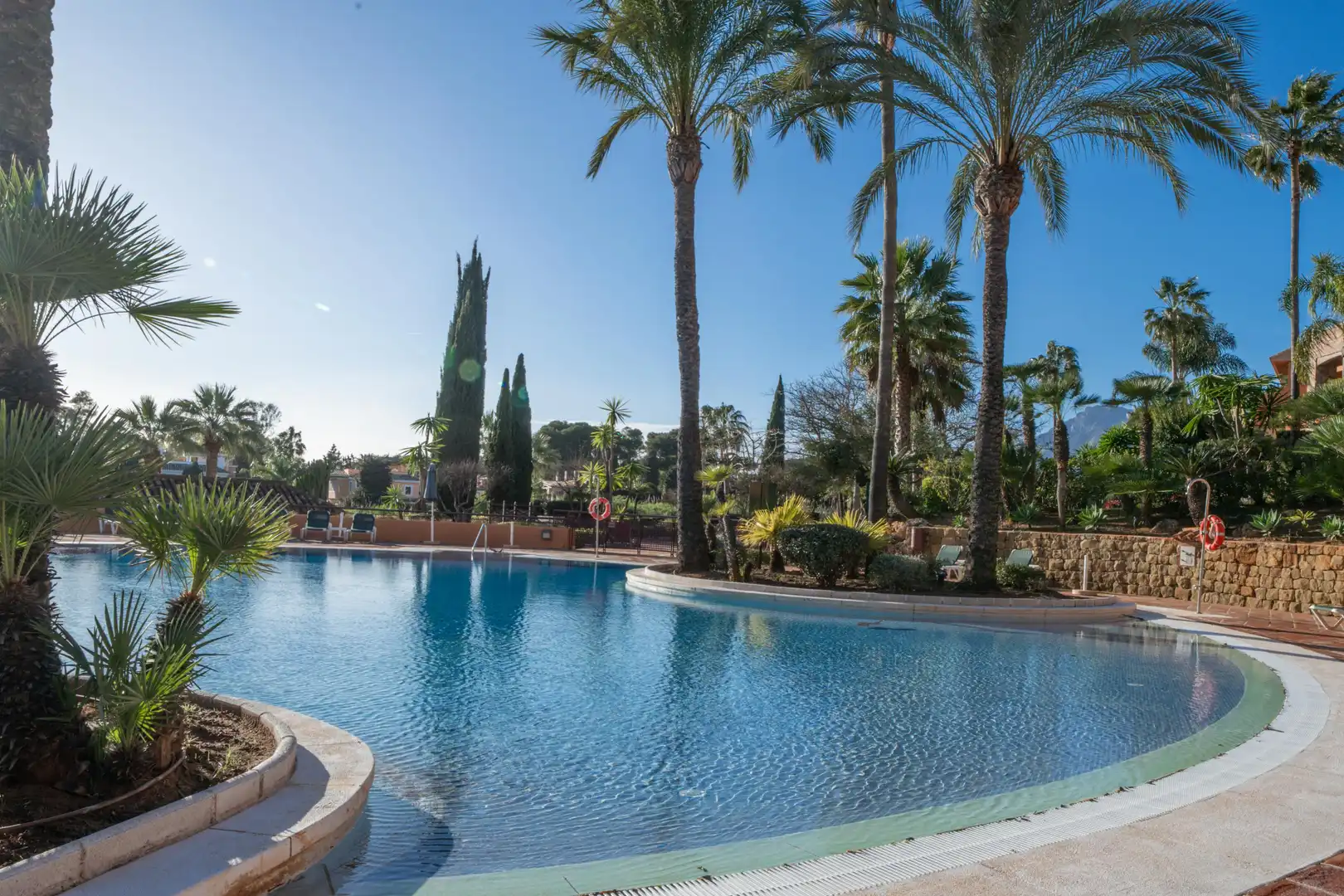 Piscina de Apartament en venda en Marbella amb Aire condicionat, Calefacció i Jardí privat