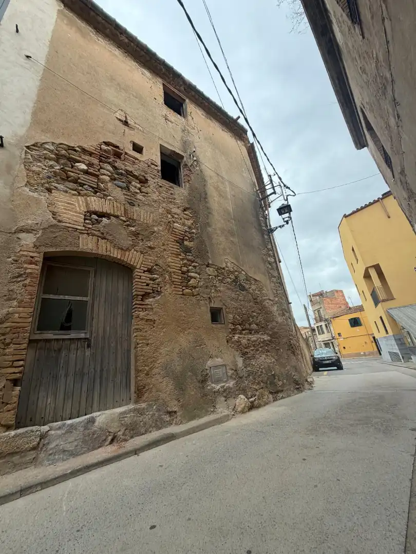 Casa adosada en venda a Peralada, Girona