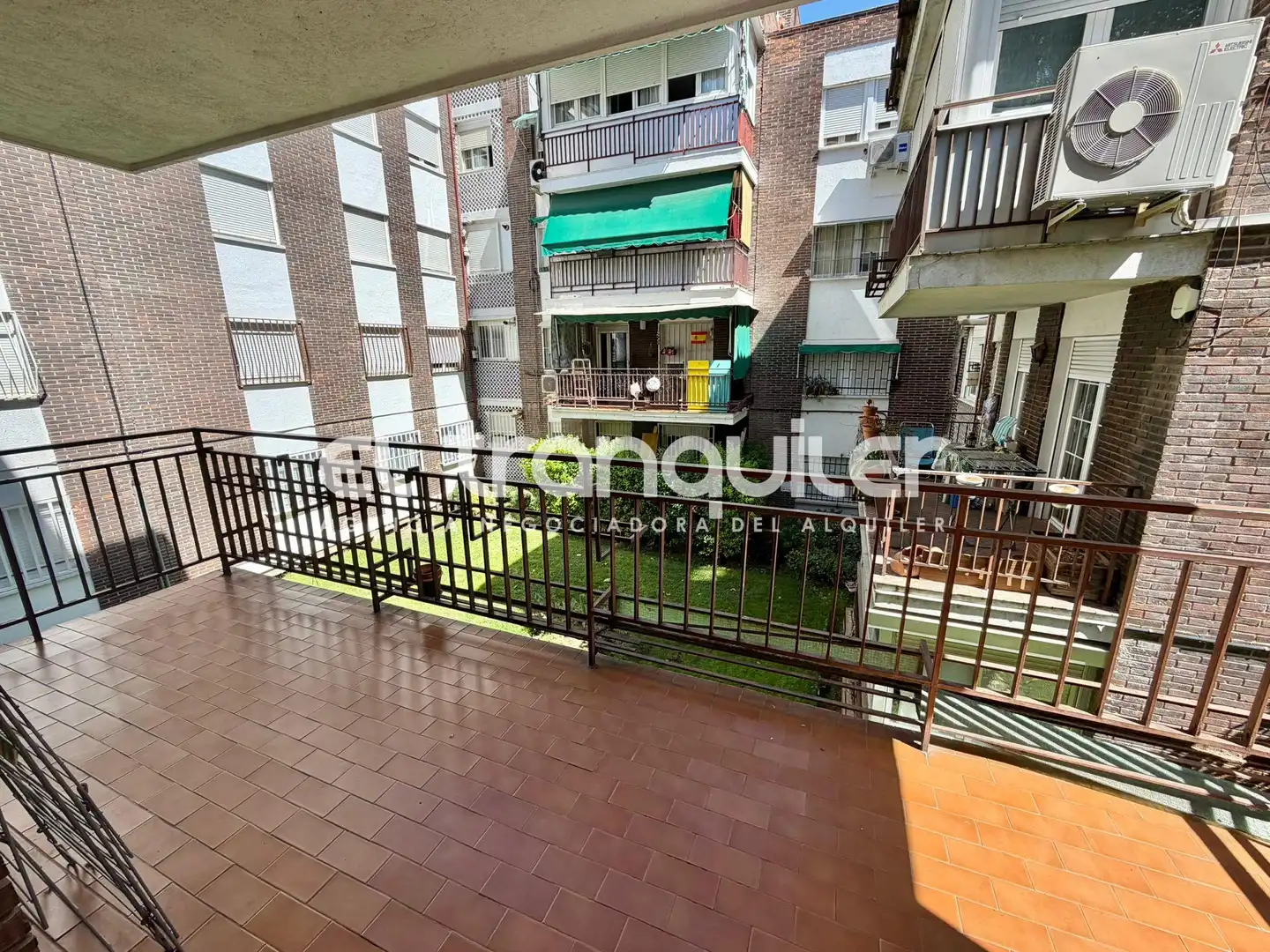 Außenansicht von Wohnung zur Miete in Madrid mit Klimaanlage, Parkett und Terrasse