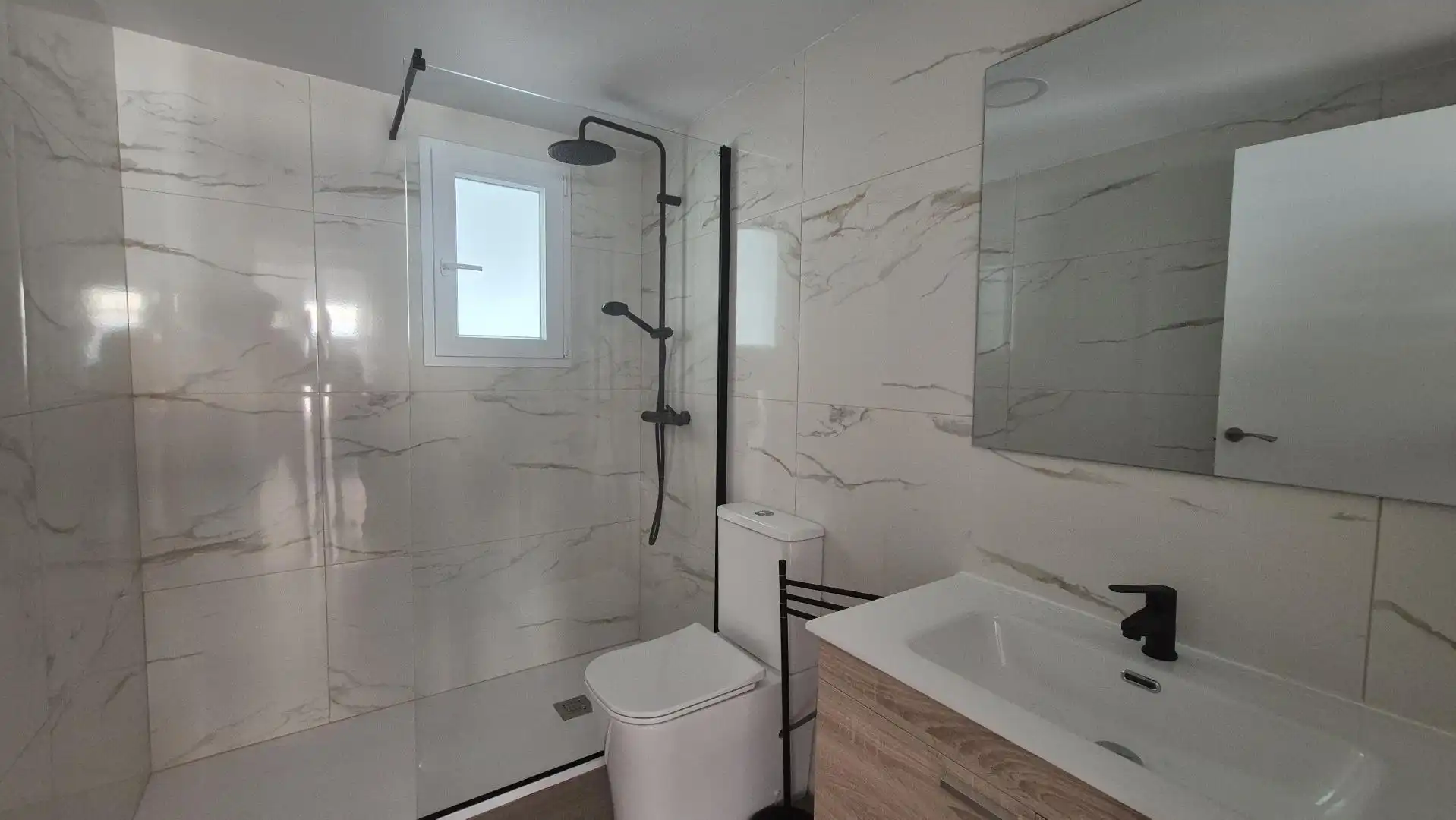 Baño de Piso en venta en Villena
