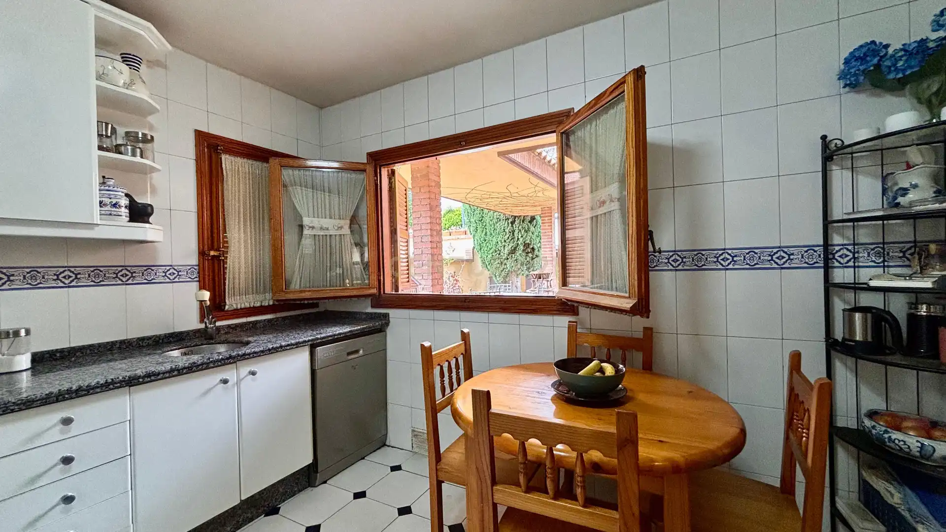 Detached homes for sale in Calle Venus, Pozuelo de Alarcón, Spain, 2, Avenida Europa