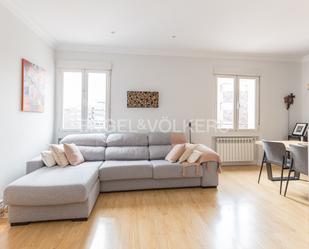 Sala d'estar de Apartament en venda en  Madrid Capital amb Aire condicionat i Calefacció