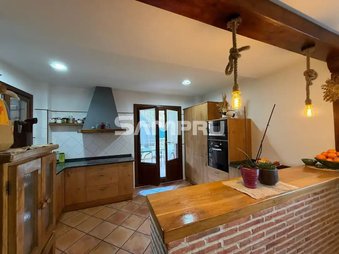 Küche von Einfamilien-Reihenhaus zum Verkauf in Bergara mit Heizung, Privatgarten und Abstellraum