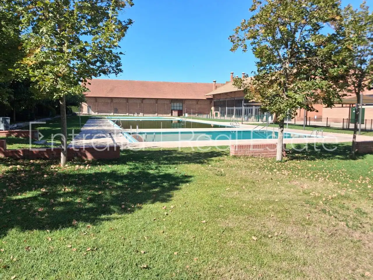 Swimming pool of Flat for sale in Celrà  with Air Conditioner, Heating and Furnished