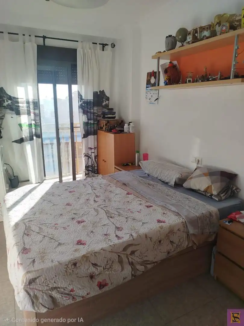 Dormitori de Pis en venda en La Pobla de Vallbona amb Aire condicionat, Moblat i Balcó