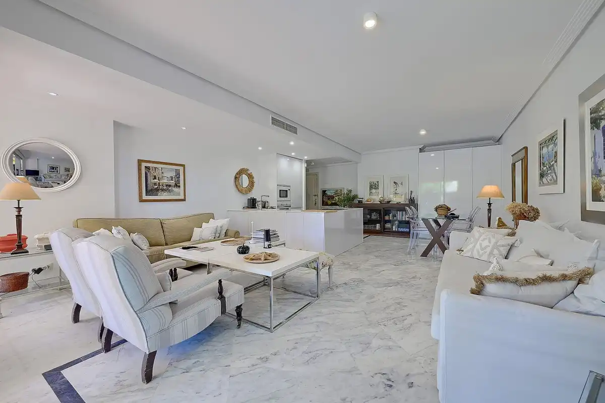 Piso con ascensor en venta en Río Real - Los Monteros