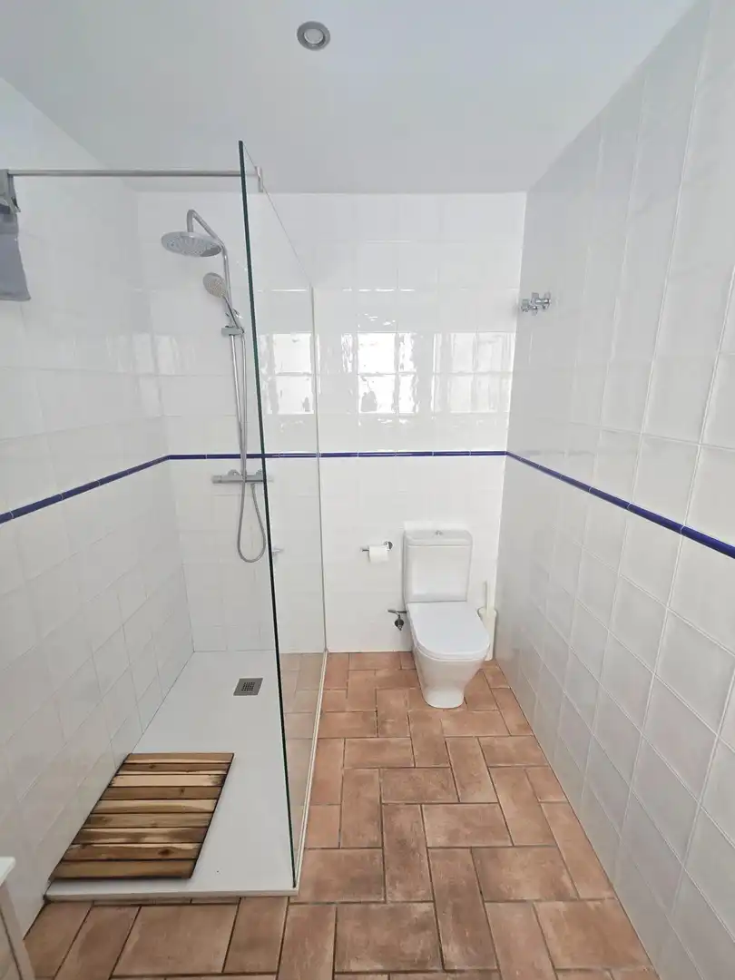 Bathroom of Ground floor for rent in El Masnou  with Air Conditioner, Heating and Private garden