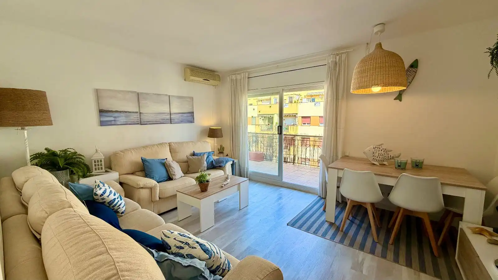Sala d'estar de Àtic en venda en Cunit amb Aire condicionat, Terrassa i Moblat