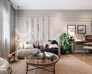 Sala d'estar de Apartament de lloguer en  Madrid Capital amb Aire condicionat, Calefacció i Moblat
