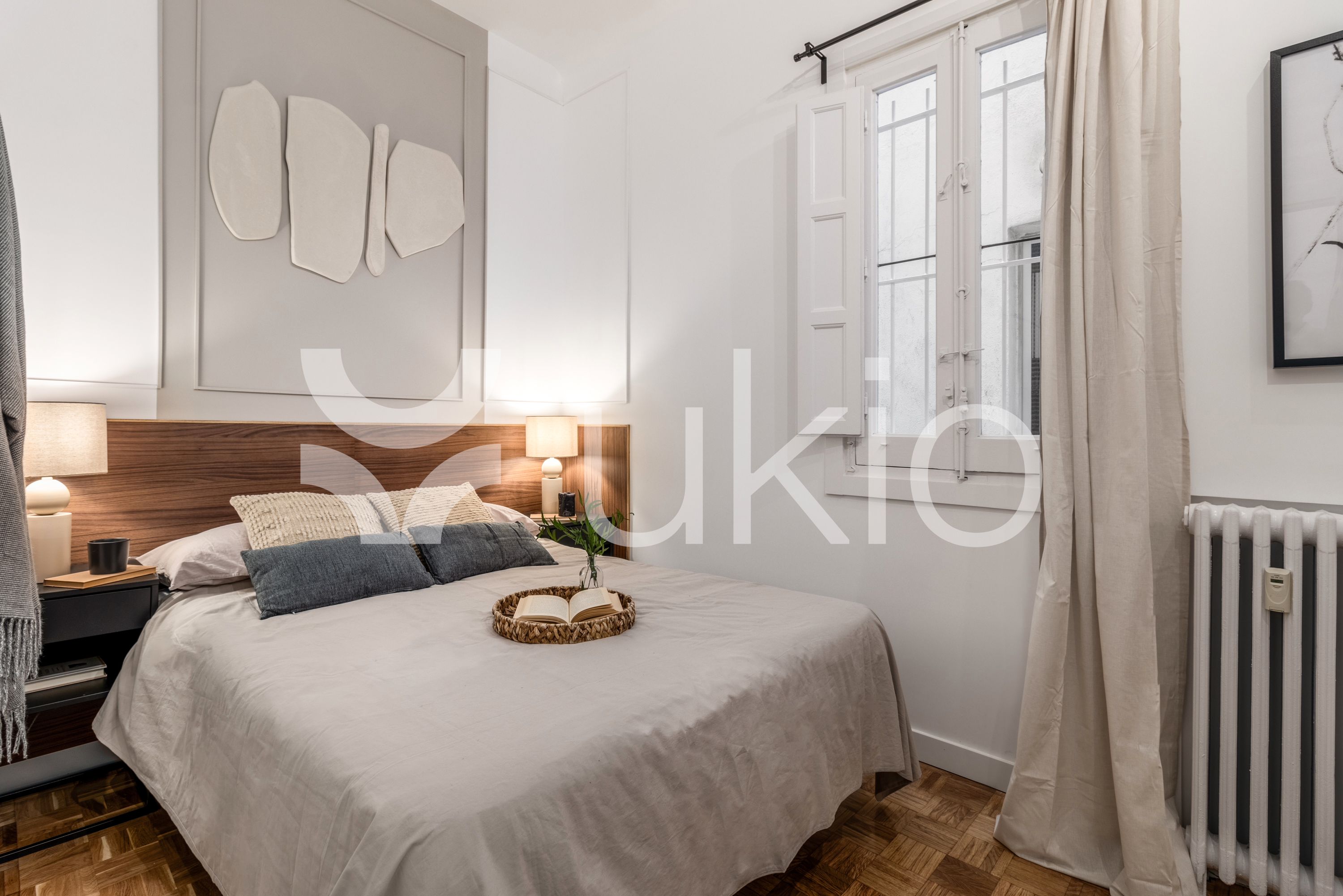 Dormitori de Apartament de lloguer en  Madrid Capital amb Aire condicionat, Calefacció i Moblat