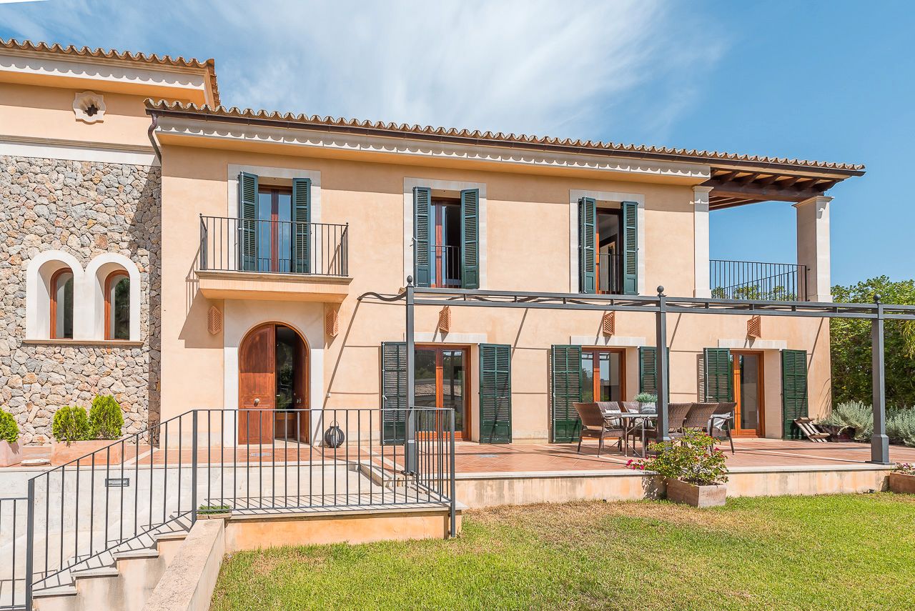Vista exterior de Casa o xalet en venda en Calvià amb Piscina