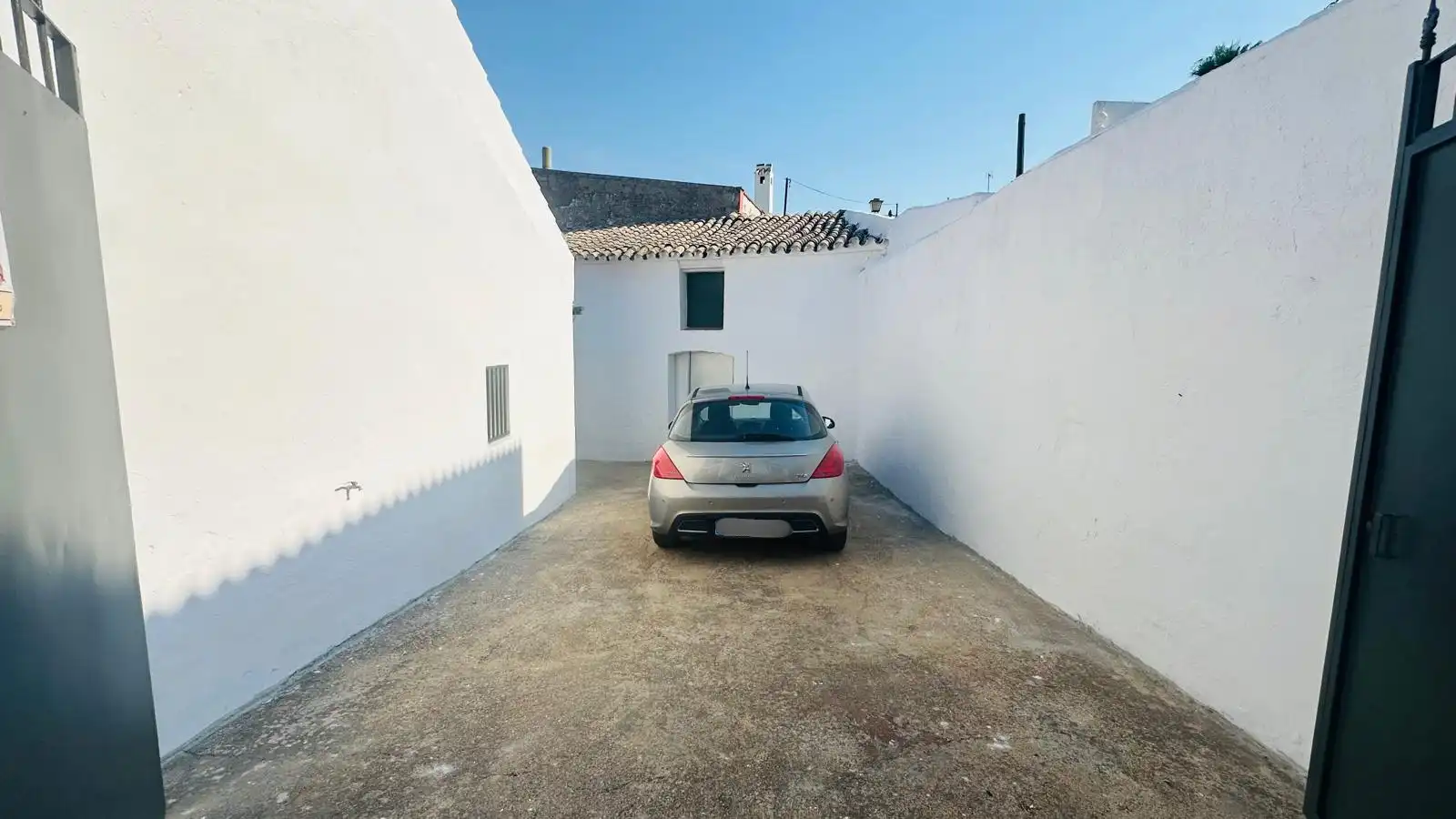 Vista exterior de Casa o xalet en venda en Aznalcázar amb Aire condicionat, Calefacció i Jardí privat