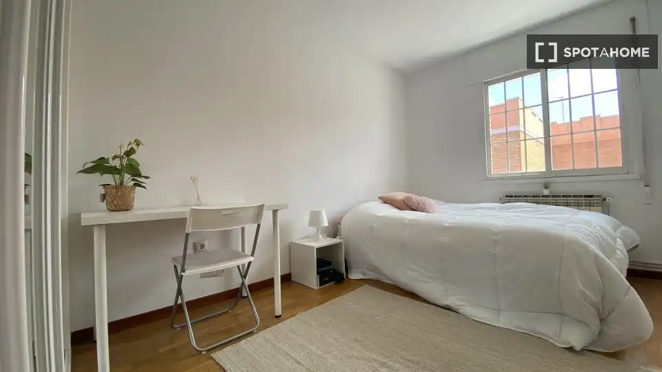 Bedroom of Flat for rent in Madrid  with Air Conditioner, Heating and Furnished