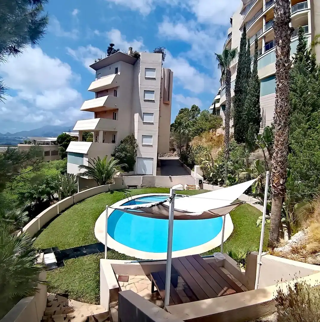 Piscina de Ático en venta en Altea con Aire acondicionado, Calefacción y Jardín privado