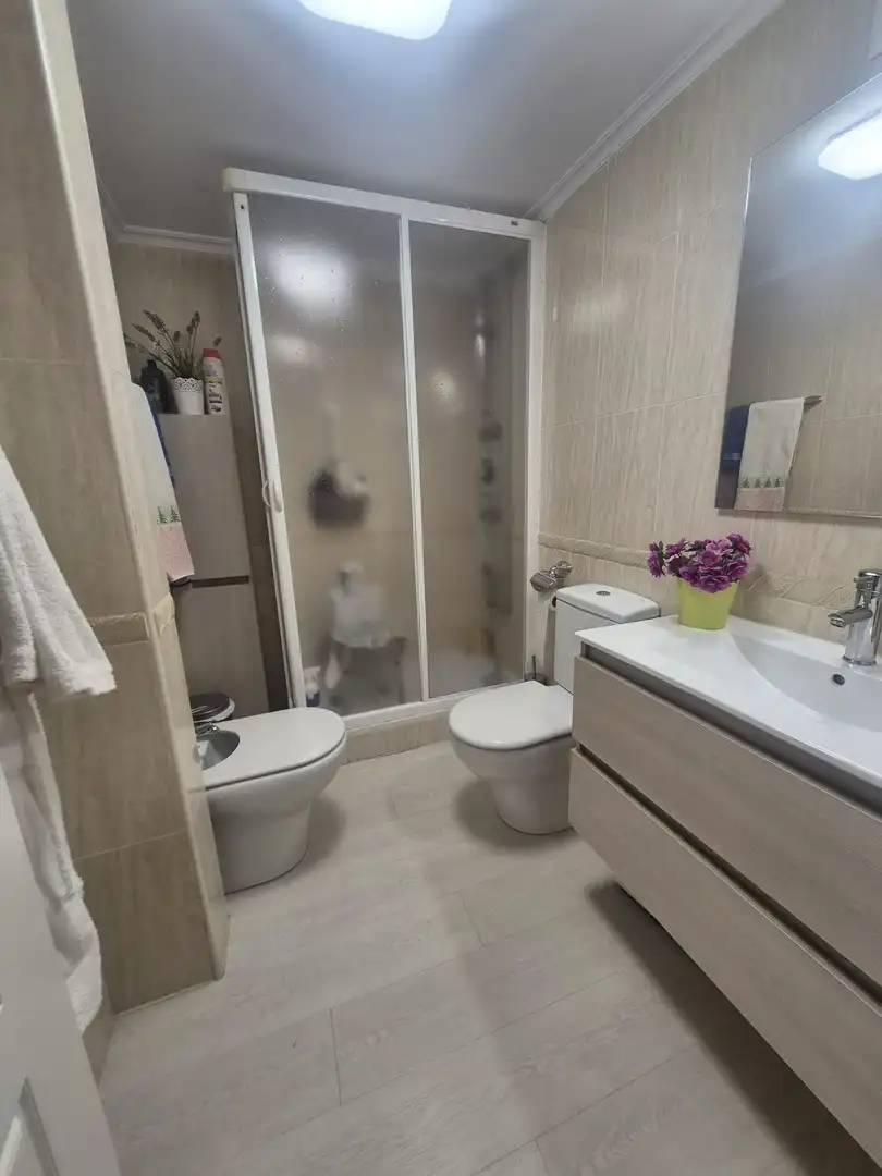 Bany de Pis en venda en Ávila amb Calefacció, Terrassa i Piscina comunitària