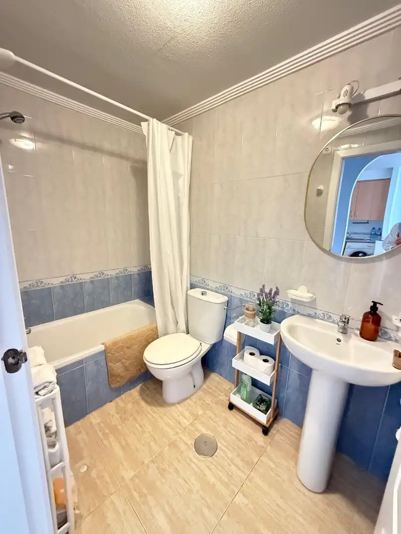 Bany de Apartament de lloguer en Orihuela amb Aire condicionat, Calefacció i Terrassa