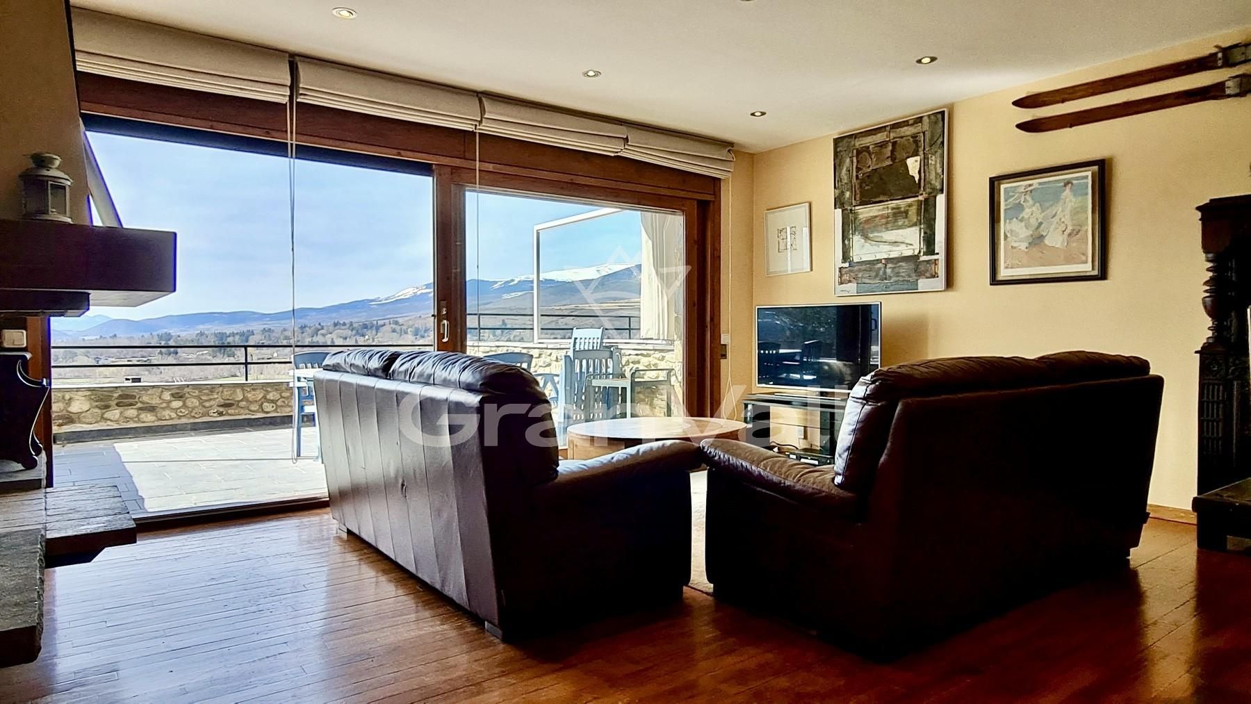 Sala d'estar de Casa adosada en venda en Puigcerdà amb Calefacció, Terrassa i Traster