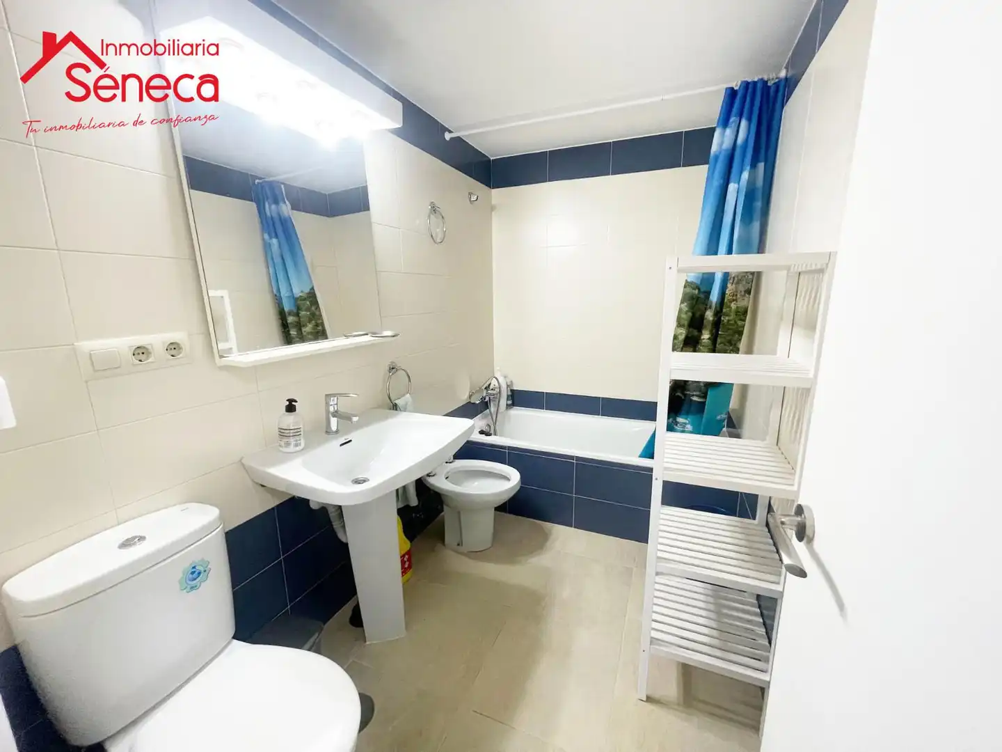 Baño de Piso de alquiler en Córdoba con Aire acondicionado, Terraza y Amueblado