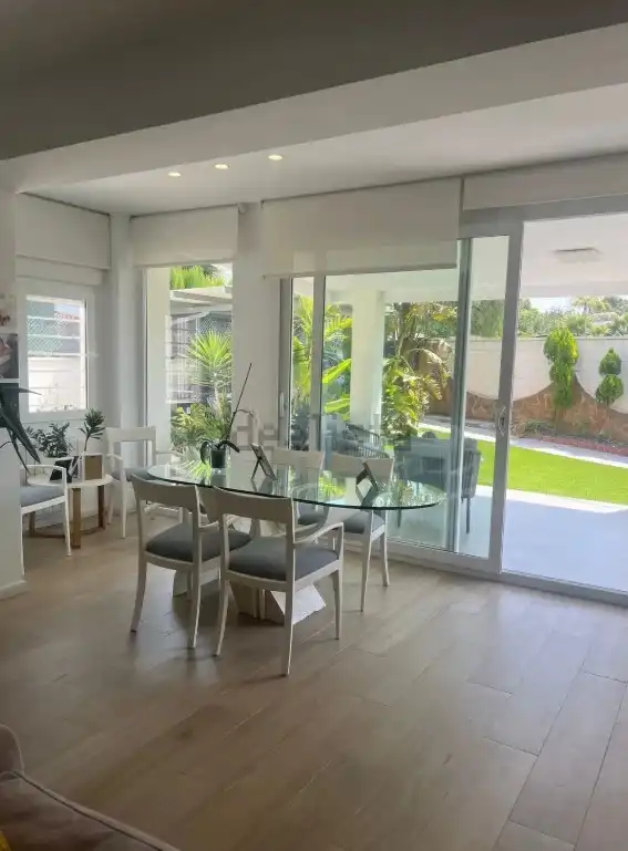 Menjador de Casa o xalet en venda en L'Eliana amb Aire condicionat, Jardí privat i Terrassa