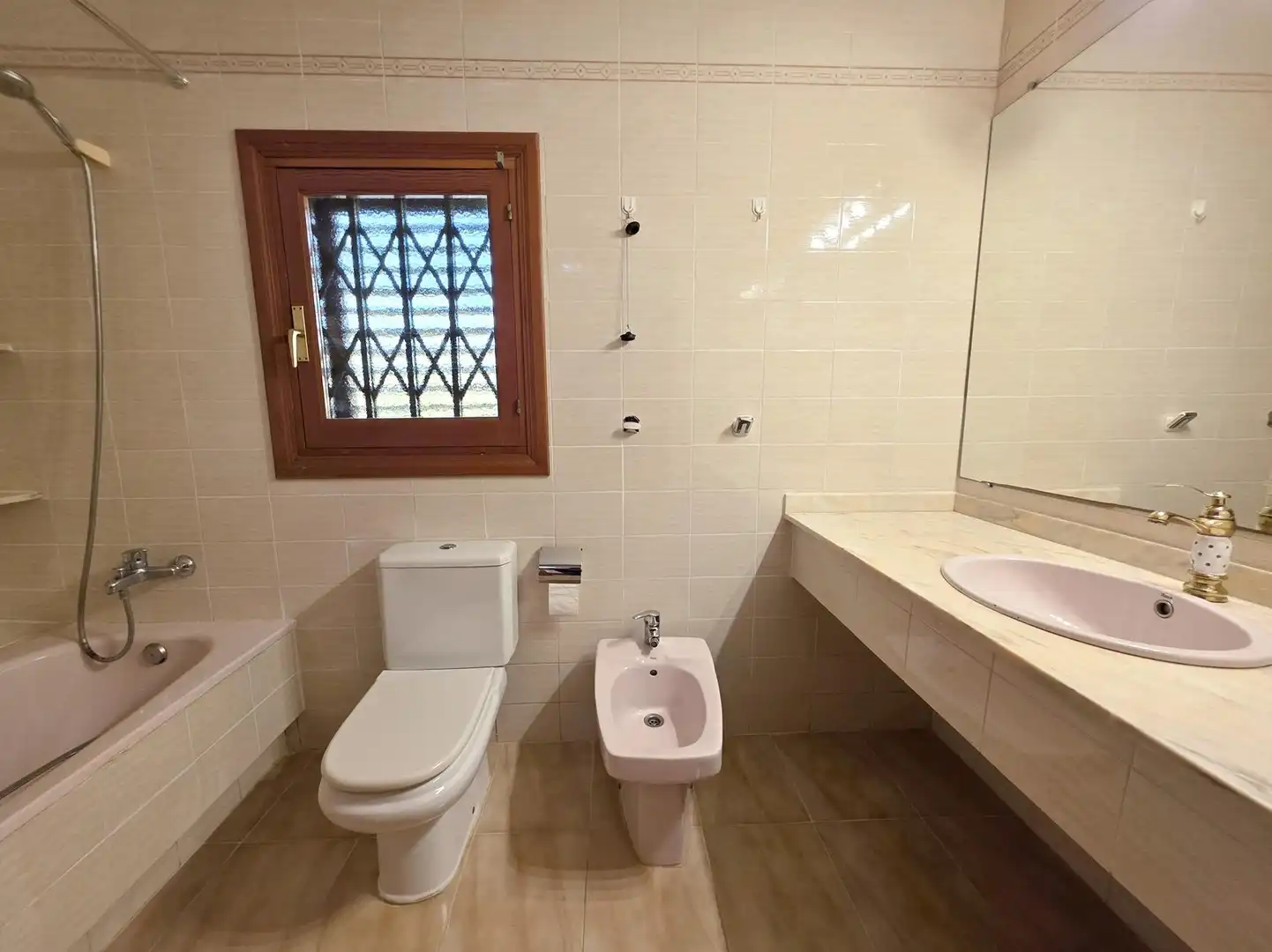 Baño de Casa o chalet de alquiler en Benicasim / Benicàssim con Aire acondicionado, Jardín privado y Trastero