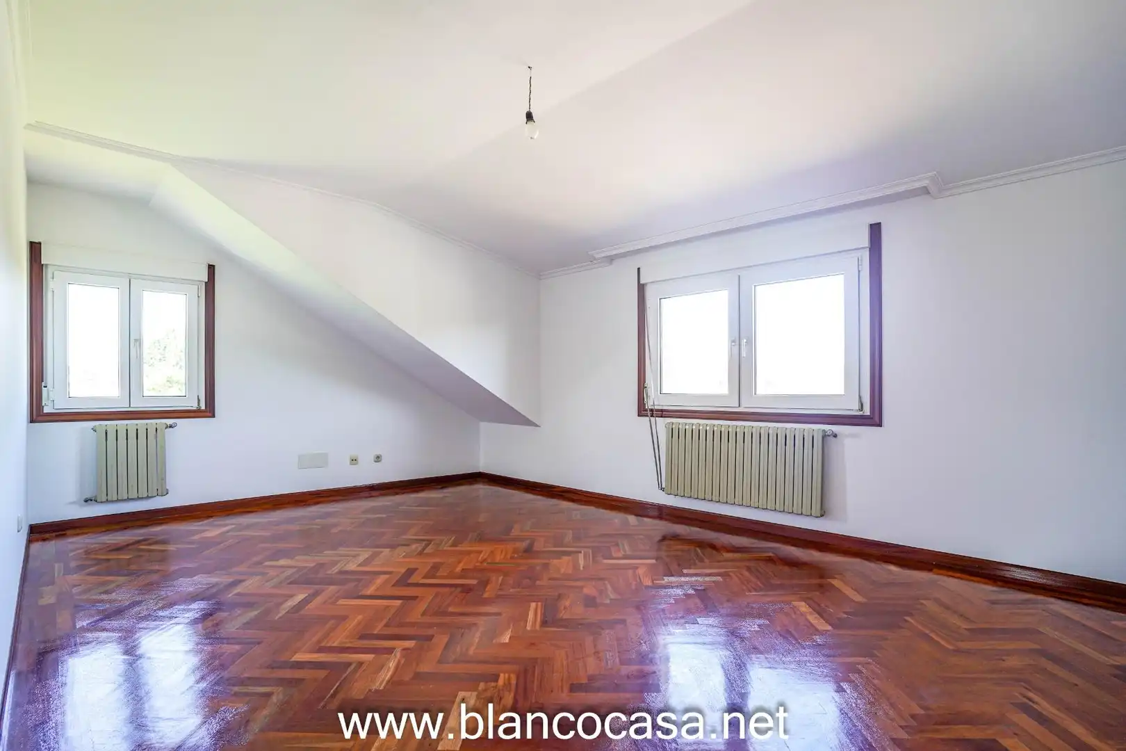 Casa o chalet en venta en Carballo con Calefacción, Jardín privado y Trastero