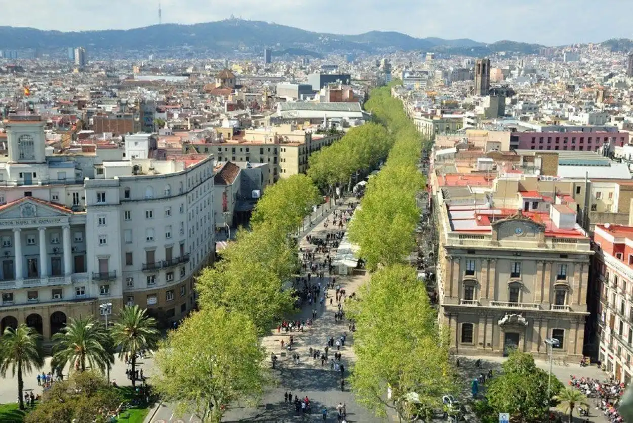 Vista exterior de Edifici en venda en Barcelona