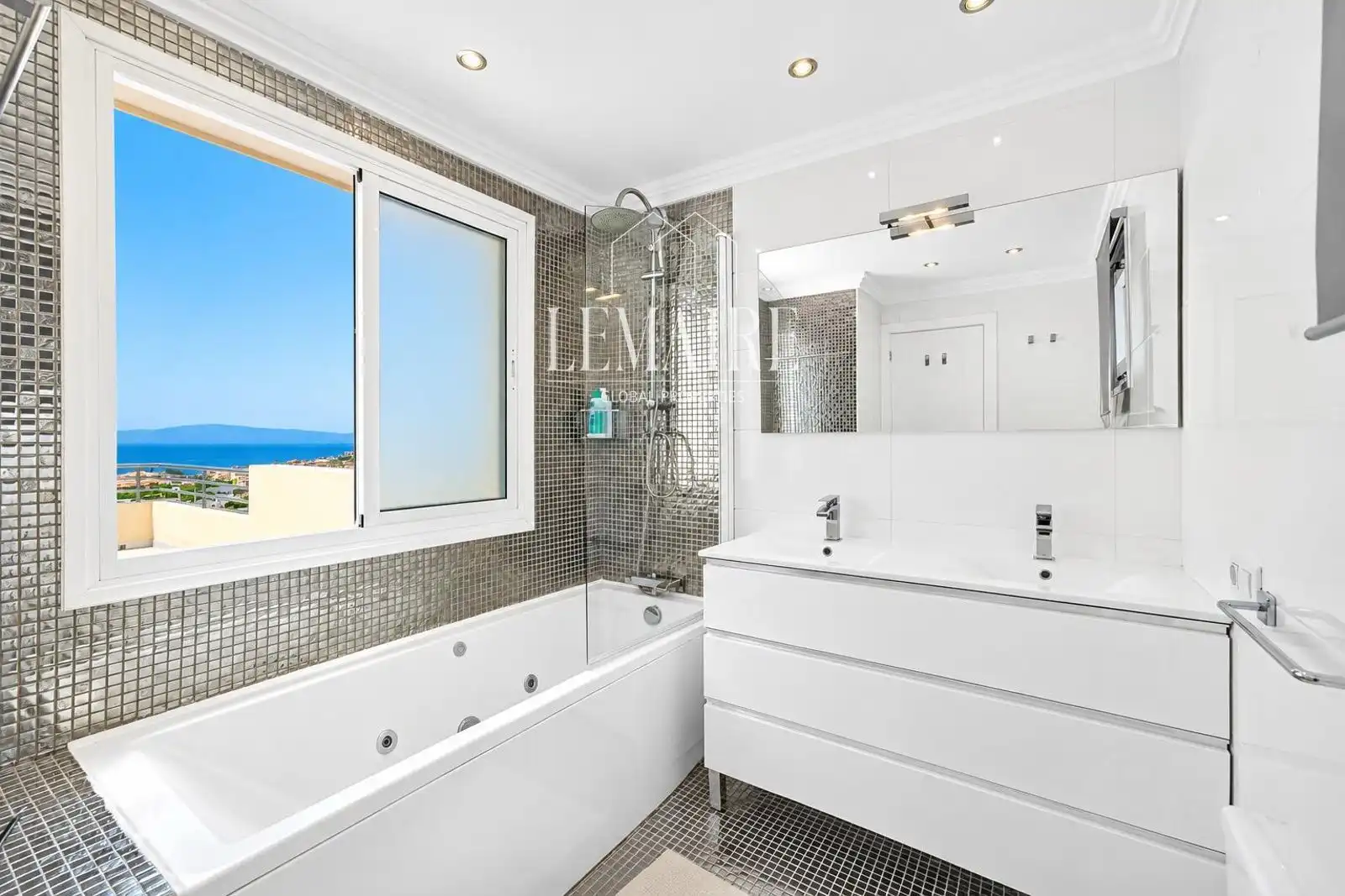 Bathroom of Houses for sale in Adeje  with Air Conditioner, Terrace and Storage room