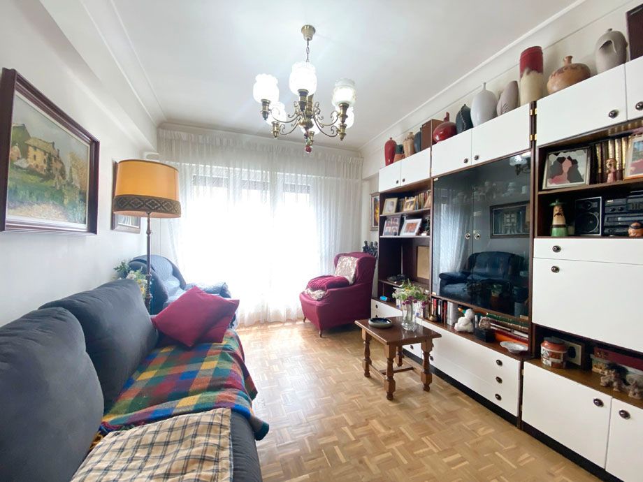 Sala d'estar de Pis en venda en Vitoria - Gasteiz amb Calefacció, Parquet i Terrassa