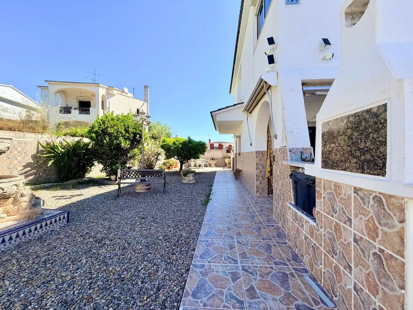 Vista exterior de Casa o xalet en venda en Cunit amb Calefacció, Jardí privat i Terrassa
