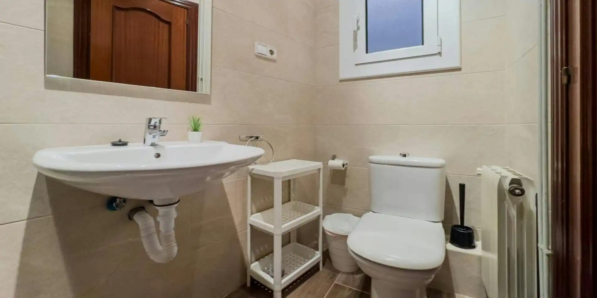 Baño de Piso para compartir en Barcelona con Amueblado y Lavadora