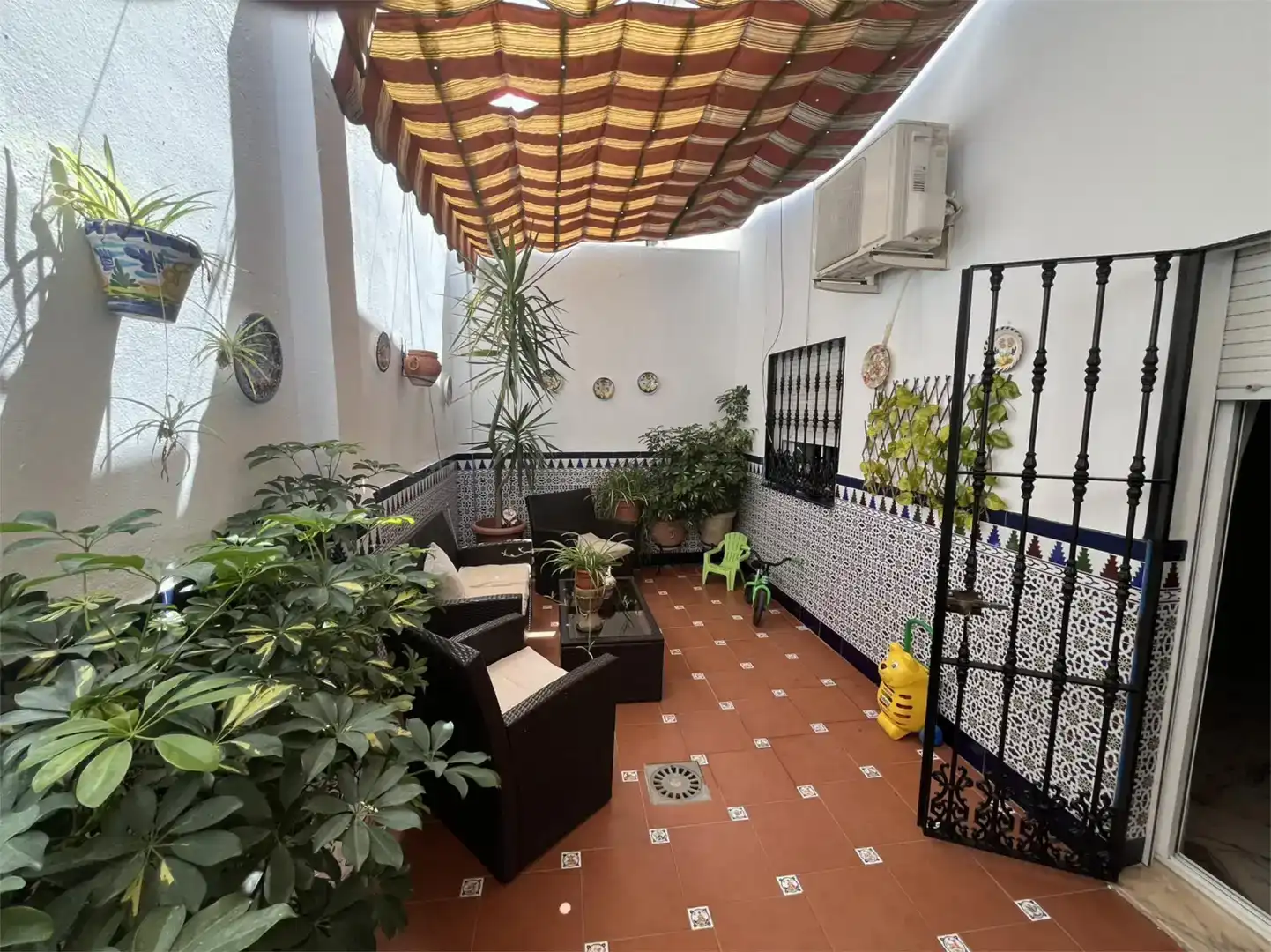 Terrassa de Casa adosada en venda en La Algaba amb Aire condicionat i Balcó