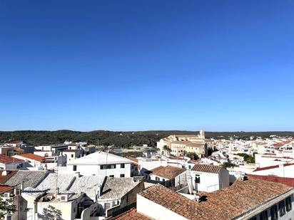 Vista exterior de Àtic en venda en Maó amb Terrassa