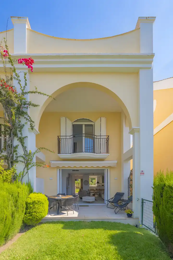 Semi-detached house with pool for sale in Río Real - Los Monteros, imagen 3