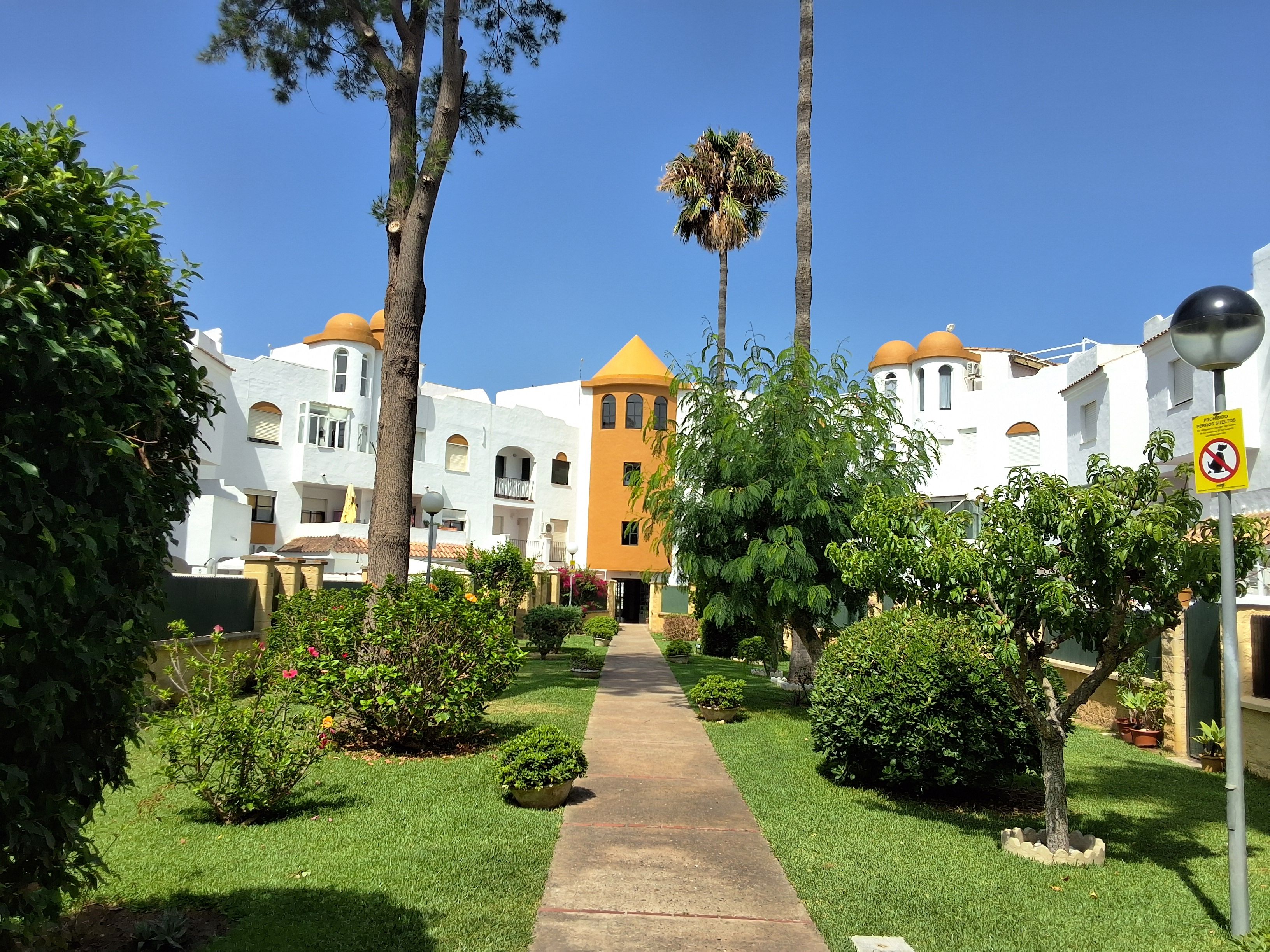 Vista exterior de Apartamento en venta en Chiclana de la Frontera con Piscina y Balcón