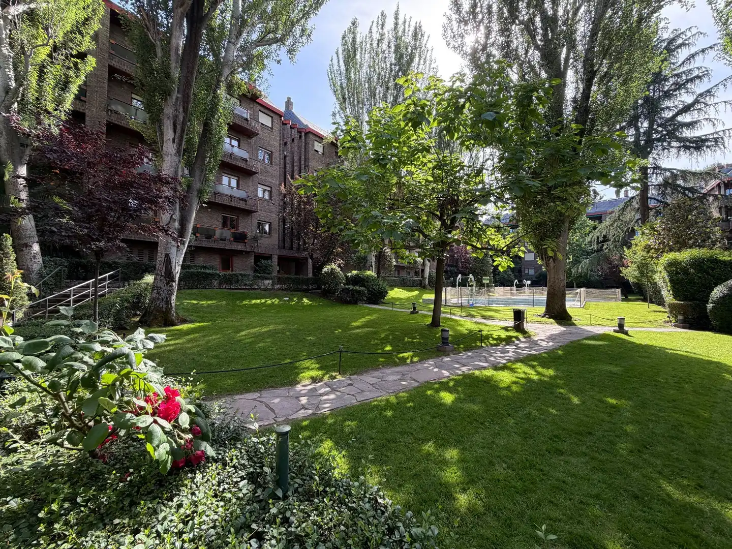 Jardí de Dúplex en venda en Madrid amb Calefacció i Piscina comunitària
