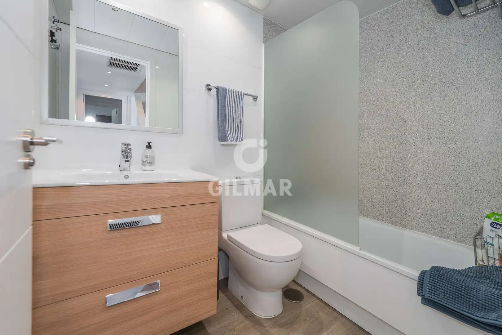 Bathroom of Duplexes for sale in Madrid  with Heating, Private garden and Storage room
