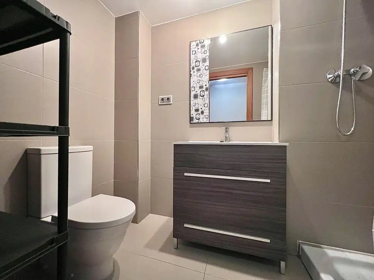 Baño de Piso de alquiler en Terrassa con Aire acondicionado y Balcón